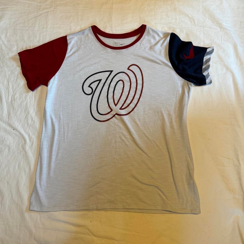 Nike Washington Nationals tee with large 'W' logo, size XL